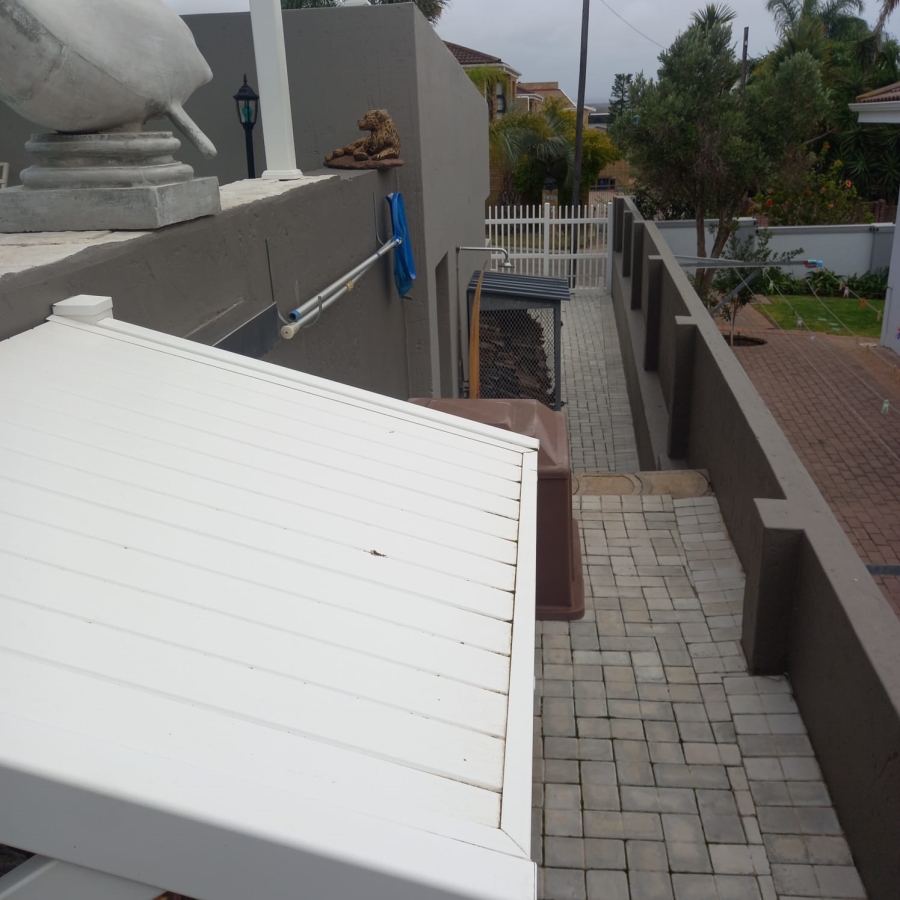4 Bedroom Property for Sale in Menkenkop Western Cape
